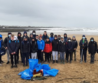 Donegal and Cavan students tackle beach clean with Green-Schools and Uisce 