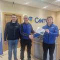 Rodge was presented with his Award by Brendan Cantwell (L), Cantwells and Pierce Meade (R), UÉ.